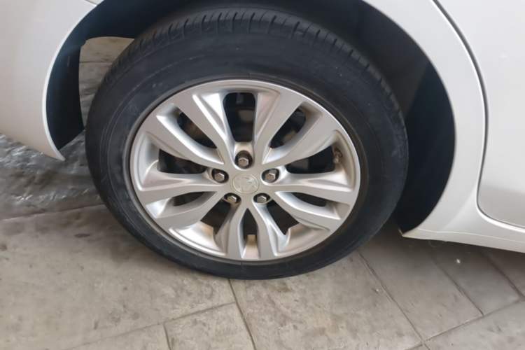 Used Buick GT 2021 Exemplar 1.5L Automatic Entry-Level Trim Right Rear Wheel Hub