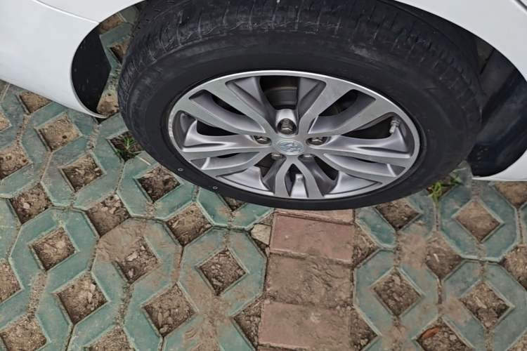 Used Buick GT 2021 1.3T Automatic Mild Hybrid Elite Version Right Rear Wheel Hub