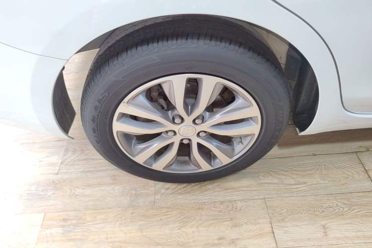 Used Buick GT 2021 Revised Version 1.3T Automatic Mild Hybrid Elite Edition Right Rear Wheel Hub