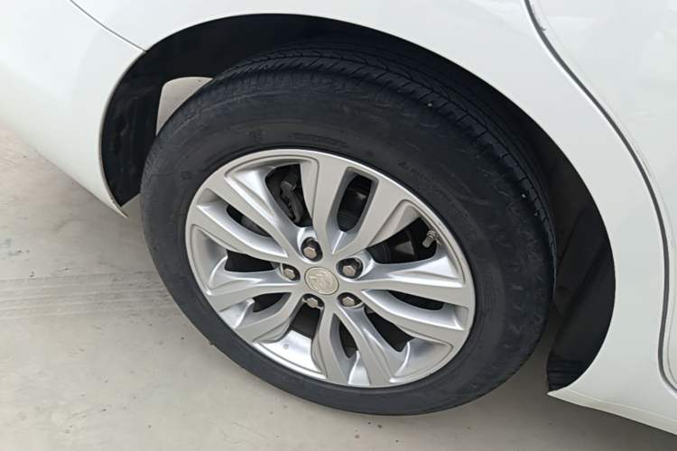Used Buick GT 2021 Revised Version Flagship 1.5L Automatic Elite Edition Right Rear Wheel Hub