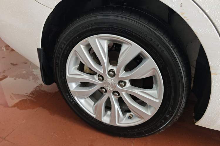 Used Buick GT 2021 Revised Version Flagship 1.5L Automatic Entry-Level Trim Right Rear Wheel Hub