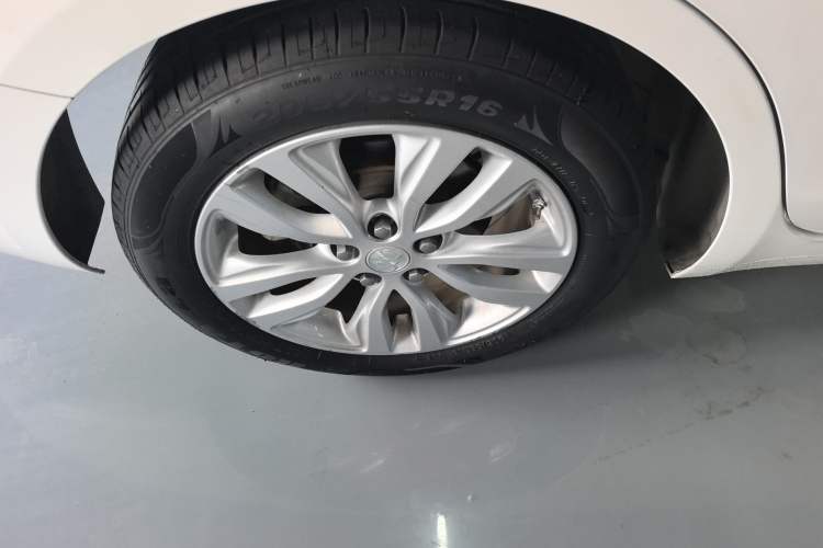 Used Buick GT 2021 Revised Version Flagship 1.5L Automatic Elite Edition Right Rear Wheel Hub