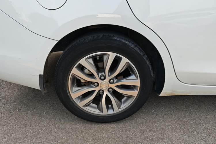 Used Buick GT 2021 Revised Version 1.3T Automatic Mild Hybrid Elite Edition Right Rear Wheel Hub