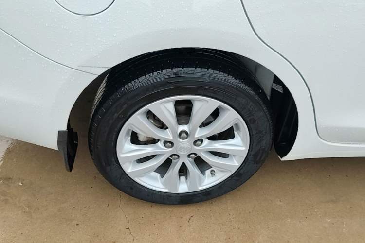Used Buick GT 2021 Revised Version Flagship 1.5L Automatic Elite Edition Right Rear Wheel Hub