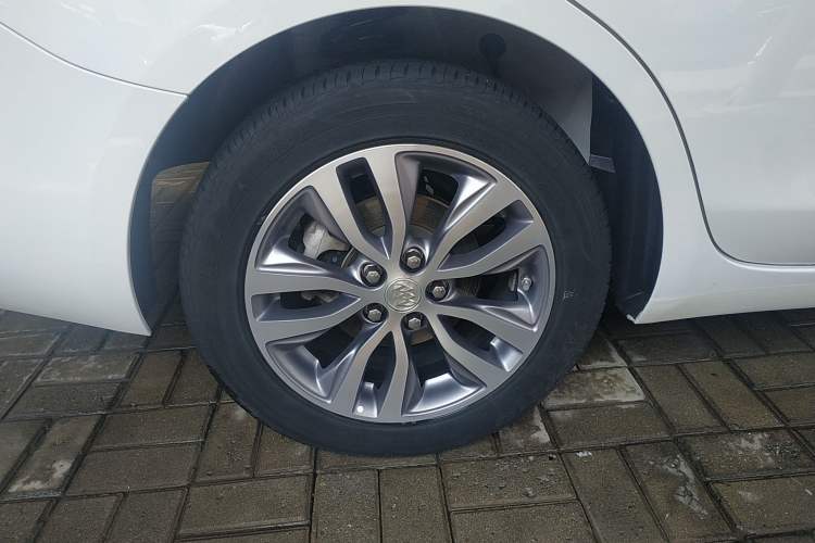 Used Buick GT 2021 Revised Version 1.3T Automatic Mild Hybrid Elite Edition Right Rear Wheel Hub