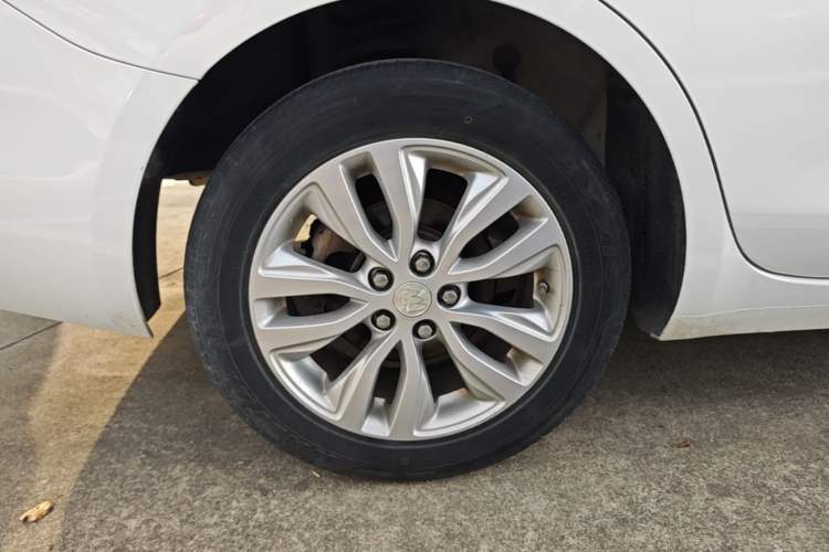 Used Buick GT 2021 Revised Version Flagship 1.5L Automatic Elite Edition Right Rear Wheel Hub