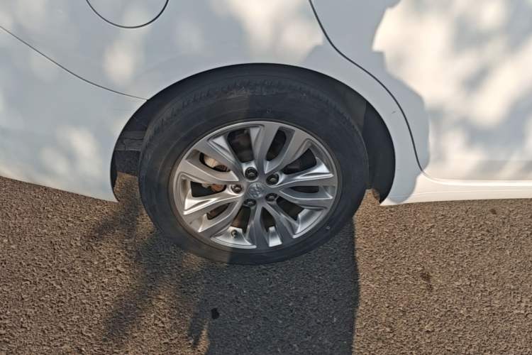Used Buick GT 2021 Exemplar 1.5L Automatic Elite Version Right Rear Wheel Hub