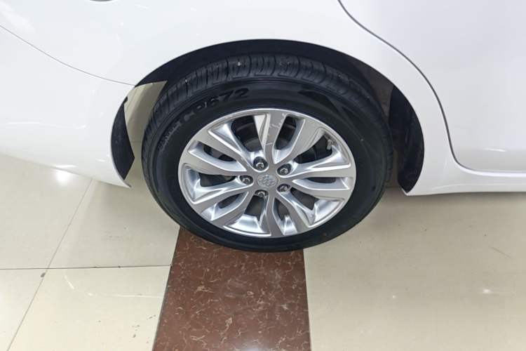 Used Buick GT 2021 Revised Version Flagship 1.5L Automatic Entry-Level Trim Right Rear Wheel Hub