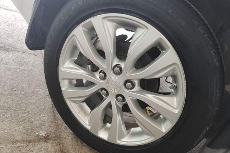 Used Buick GT 2021 Revised Version Flagship 1.5L Automatic Entry-Level Trim Right Rear Wheel Hub