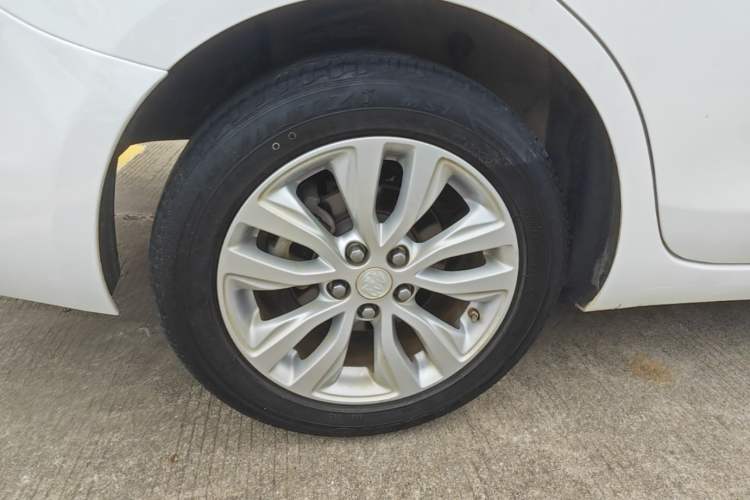 Used Buick GT 2021 Exemplar 1.5L Automatic Entry-Level Trim Right Rear Wheel Hub