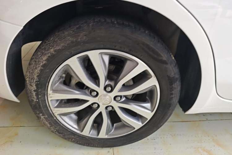 Used Buick GT 2021 Revised Version 1.3T Automatic Mild Hybrid Elite Edition Right Rear Wheel Hub