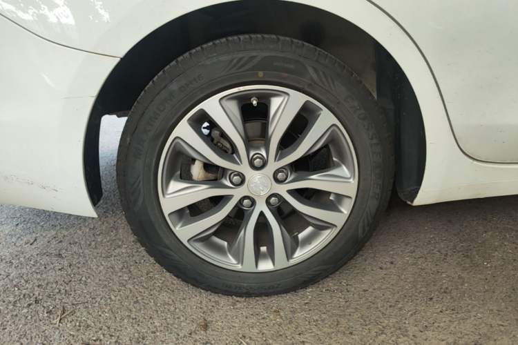 Used Buick GT 2021 Revised Version 1.3T Automatic Mild Hybrid Elite Edition Right Rear Wheel Hub