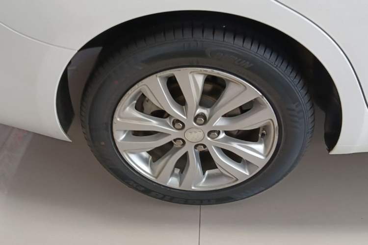 Used Buick GT 2021 Revised Version Flagship 1.5L Automatic Elite Edition Right Rear Wheel Hub