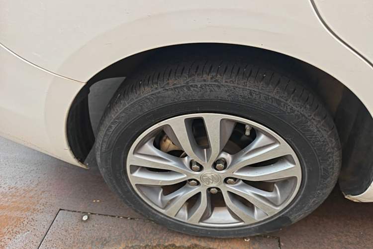 Used Buick GT 2021 Revised Version 1.3T Automatic Mild Hybrid Elite Edition Right Rear Wheel Hub