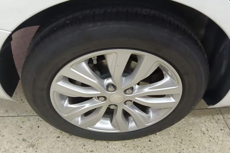 Used Buick GT 2021 Revised Version Flagship 1.5L Automatic Elite Edition Right Rear Wheel Hub
