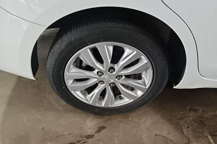 Used Buick GT 2021 Revised Version Flagship 1.5L Automatic Elite Edition Right Rear Wheel Hub