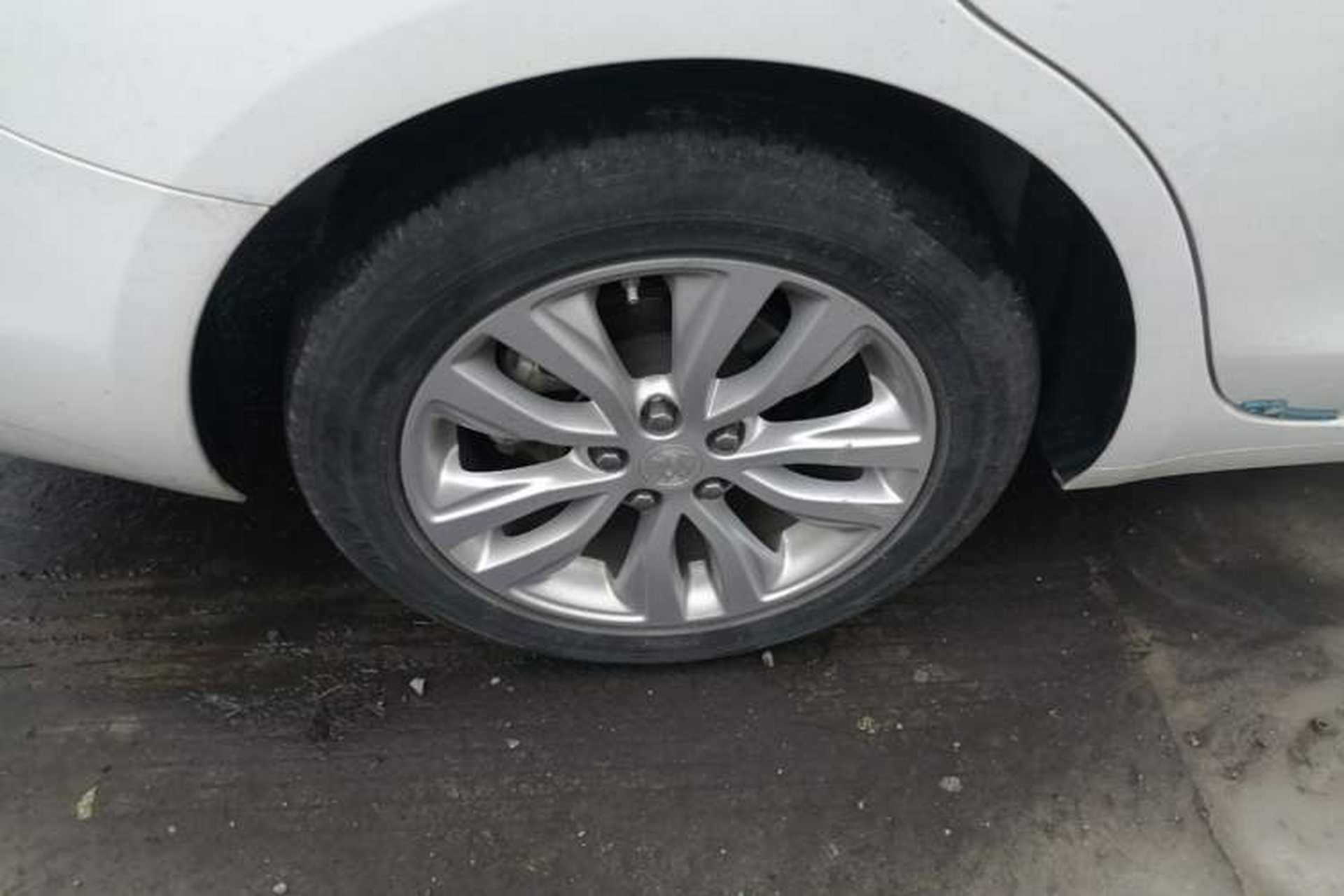 Used Buick GT 2021 Revised Version Flagship 1.5L Automatic Elite Edition Right Rear Wheel Hub