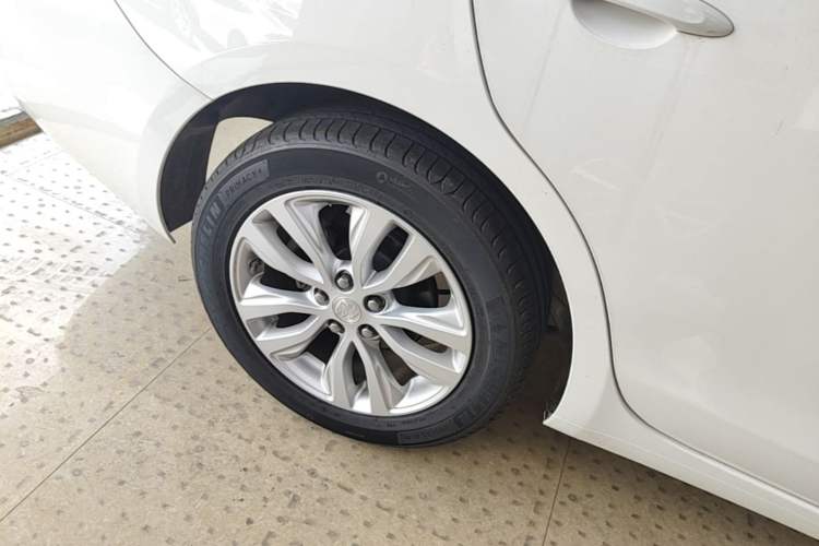 Used Buick GT 2021 Revised Version Flagship 1.5L Automatic Entry-Level Trim Right Rear Wheel Hub
