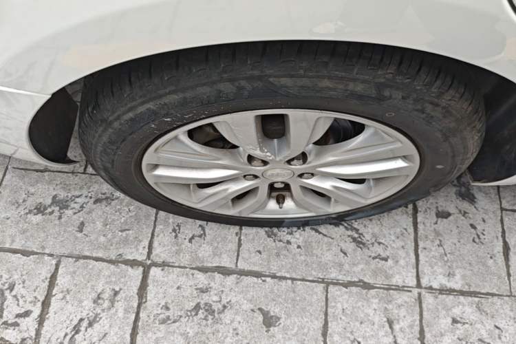 Used Buick GT 2021 Revised Version Flagship 1.5L Automatic Elite Edition Right Rear Wheel Hub