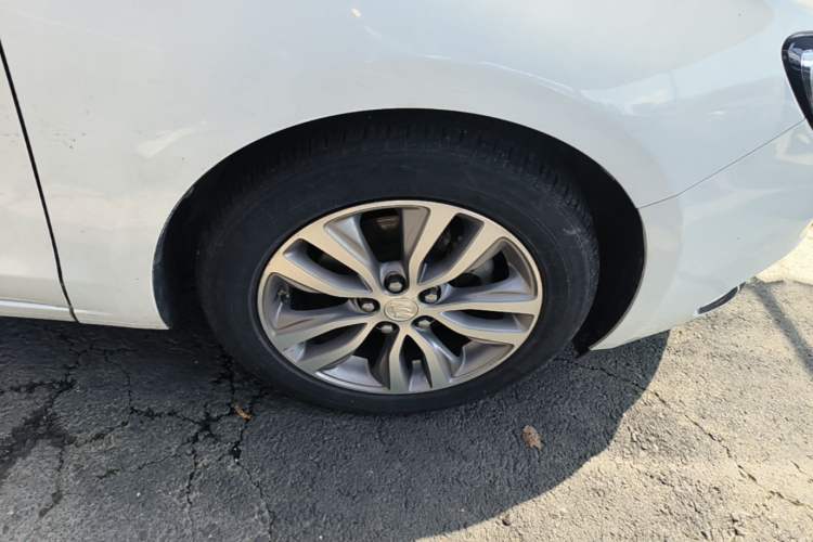 Used Buick GT 2021 Revised Version 1.3T Automatic Mild Hybrid Elite Edition Right Rear Wheel Hub