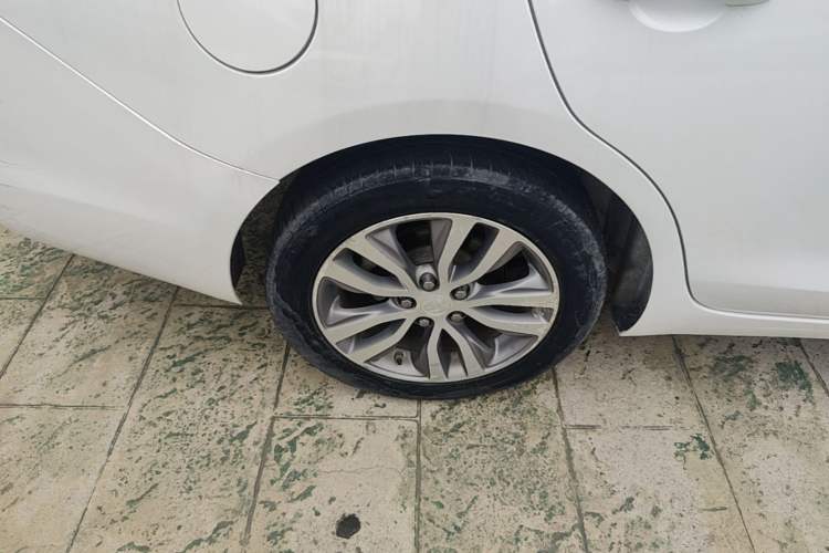 Used Buick GT 2021 1.3T Automatic Mild Hybrid Elite Version Right Rear Wheel Hub