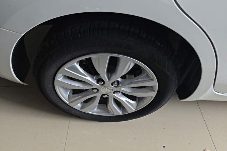 Used Buick GT 2021 Revised Version Flagship 1.5L Automatic Entry-Level Trim Right Rear Wheel Hub