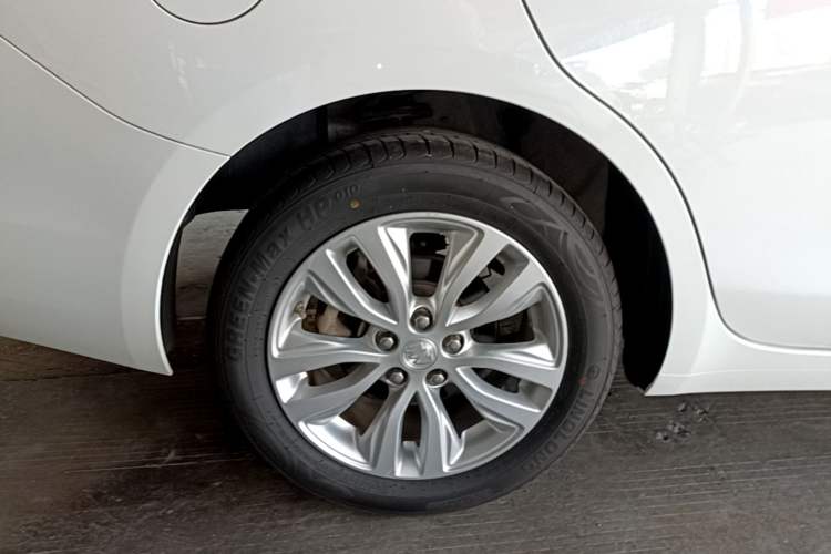 Used Buick GT 2021 Exemplar 1.5L Automatic Elite Version Right Rear Wheel Hub