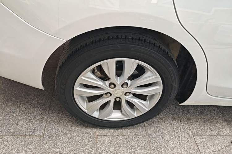 Used Buick GT 2021 Revised Version Flagship 1.5L Automatic Elite Edition Right Rear Wheel Hub