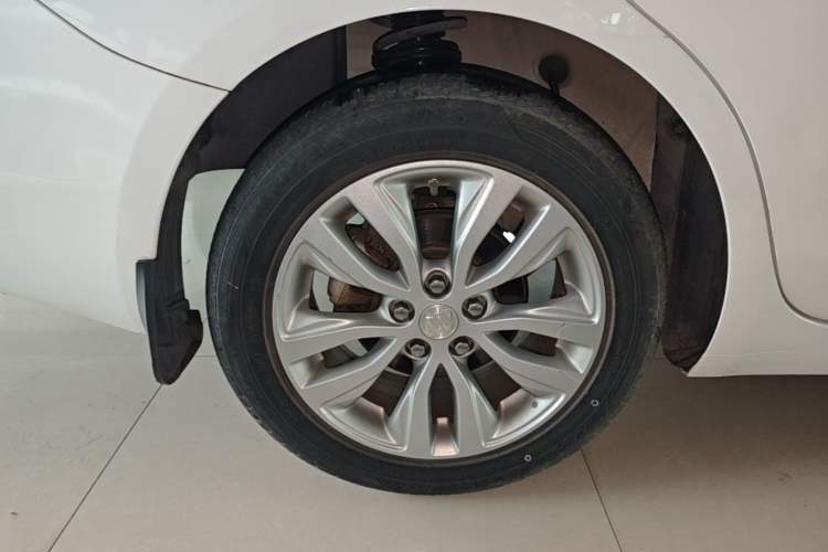 Used Buick GT 2021 Revised Version Flagship 1.5L Automatic Elite Edition Right Rear Wheel Hub
