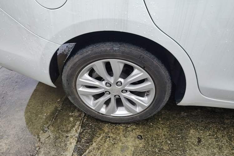 Used Buick GT 2021 Revised Version Flagship 1.5L Automatic Elite Edition Right Rear Wheel Hub