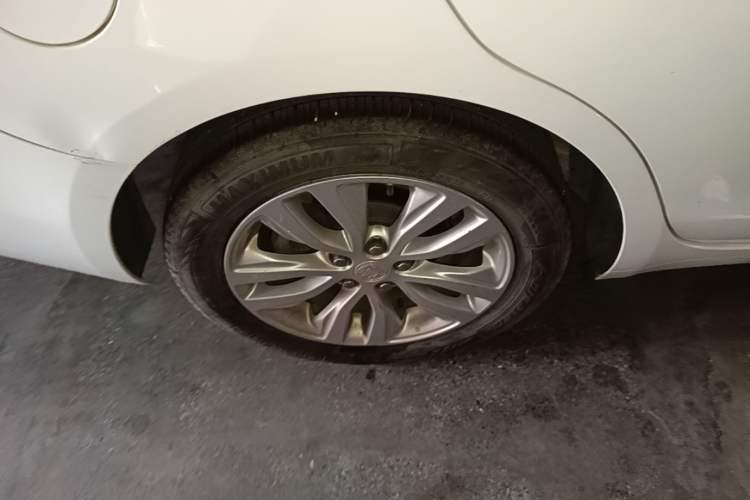 Used Buick GT 2021 Revised Version Flagship 1.5L Automatic Entry-Level Trim Right Rear Wheel Hub
