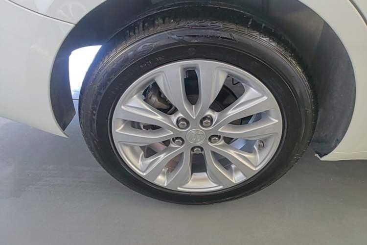 Used Buick GT 2021 Revised Version Flagship 1.5L Automatic Entry-Level Trim Right Rear Wheel Hub