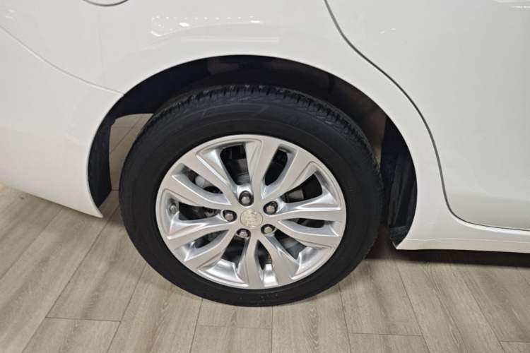 Used Buick GT 2021 Revised Version Flagship 1.5L Automatic Elite Edition Right Rear Wheel Hub