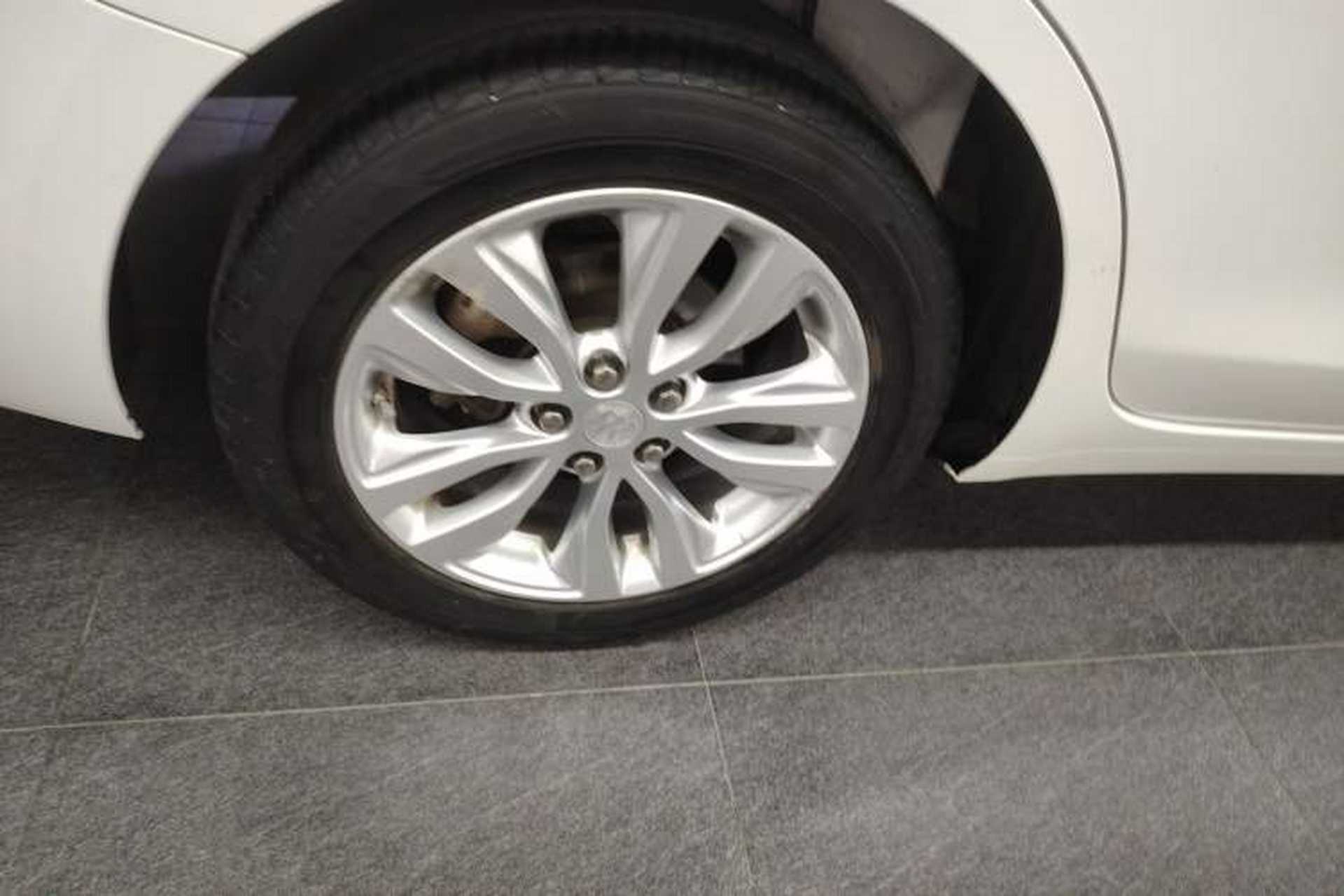 Used Buick GT 2021 Revised Version Flagship 1.5L Automatic Entry-Level Trim Right Rear Wheel Hub
