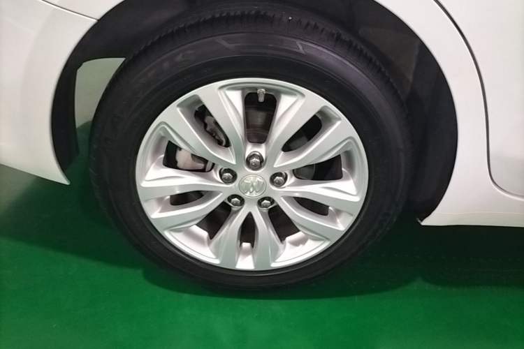 Used Buick GT 2021 Revised Version Flagship 1.5L Automatic Elite Edition Right Rear Wheel Hub