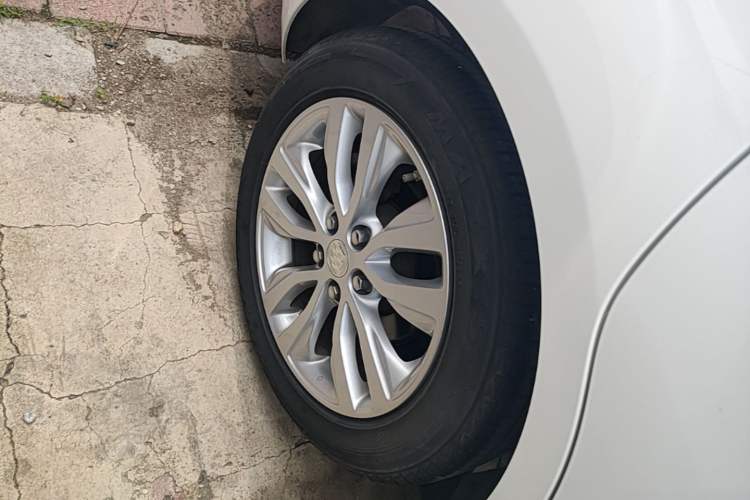 Used Buick GT 2021 Revised Version Flagship 1.5L Automatic Elite Edition Right Rear Wheel Hub