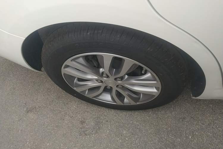 Used Buick GT 2021 1.3T Automatic Mild Hybrid Elite Version Right Rear Wheel Hub