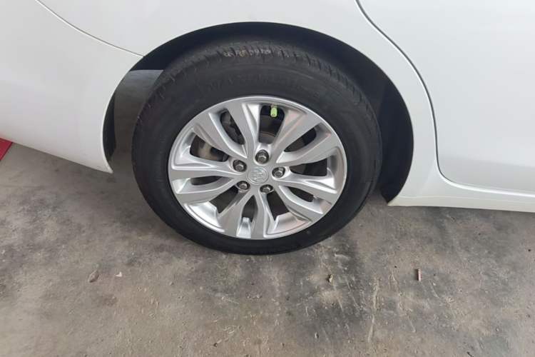 Used Buick GT 2021 Revised Version Flagship 1.5L Automatic Elite Edition Right Rear Wheel Hub