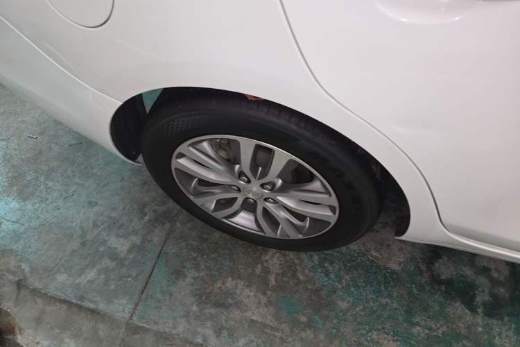 Used Buick GT 2021 Revised Version 1.3T Automatic Mild Hybrid Elite Edition Right Rear Wheel Hub
