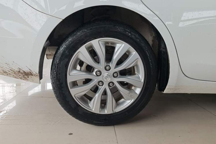 Used Buick GT 2021 Revised Version Flagship 1.5L Automatic Entry-Level Trim Right Rear Wheel Hub