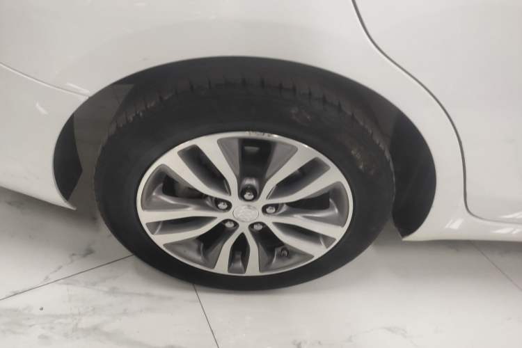 Used Buick GT 2021 Revised Version 1.3T Automatic Mild Hybrid Elite Edition Right Rear Wheel Hub