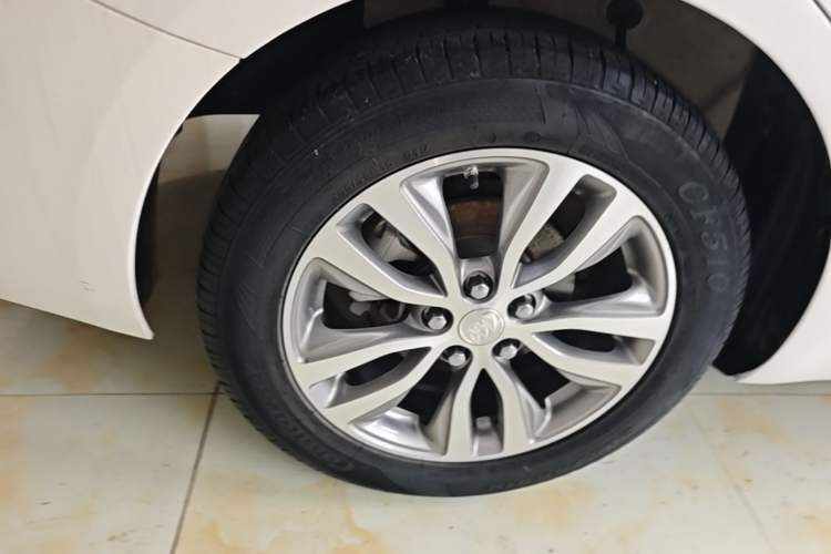 Used Buick GT 2021 1.3T Automatic Mild Hybrid Elite Version Right Rear Wheel Hub