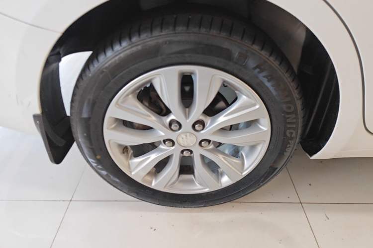 Used Buick GT 2021 Revised Version Flagship 1.5L Automatic Elite Edition Right Rear Wheel Hub