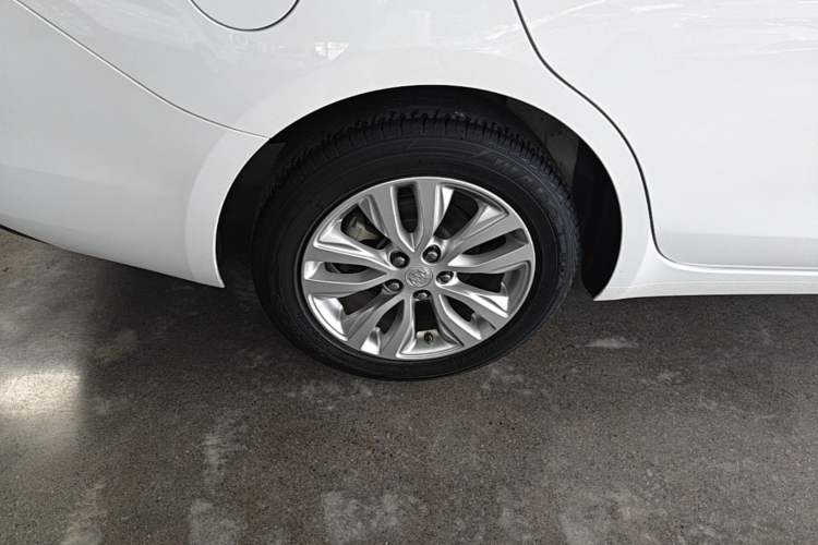 Used Buick GT 2021 Revised Version Flagship 1.5L Automatic Elite Edition Right Rear Wheel Hub
