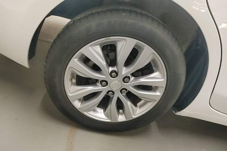 Used Buick GT 2021 Revised Version Flagship 1.5L Automatic Elite Edition Right Rear Wheel Hub