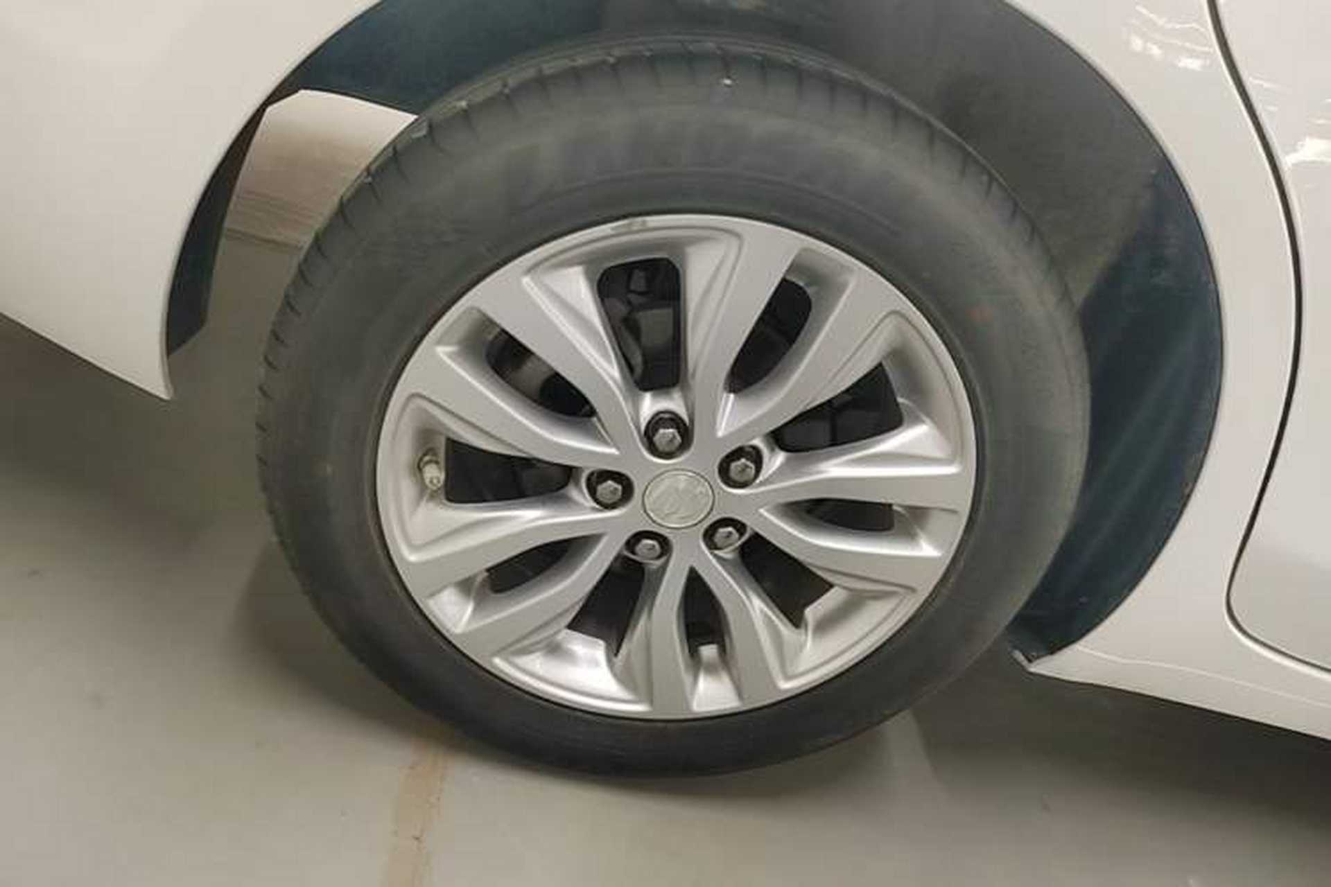Used Buick GT 2021 Revised Version Flagship 1.5L Automatic Elite Edition Right Rear Wheel Hub