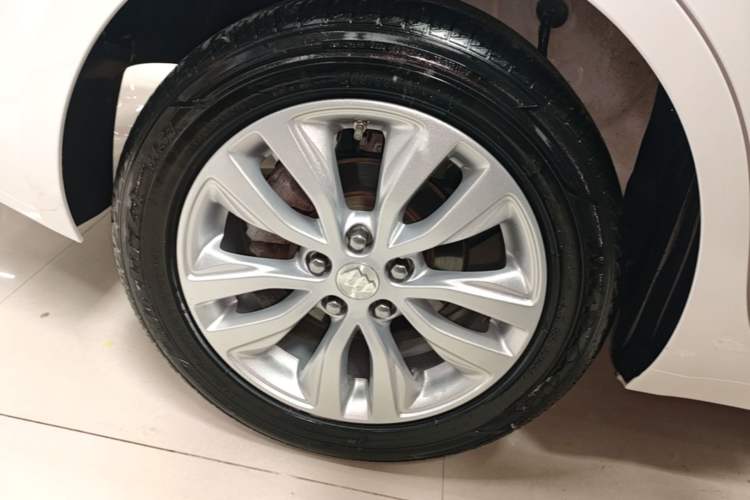 Used Buick GT 2021 Revised Version Flagship 1.5L Automatic Entry-Level Trim Right Rear Wheel Hub