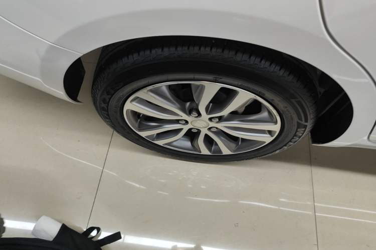 Used Buick GT 2021 Revised Version 1.3T Automatic Mild Hybrid Elite Edition Right Rear Wheel Hub
