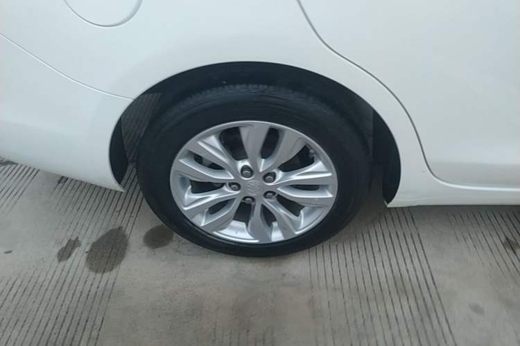 Used Buick GT 2021 Revised Version Flagship 1.5L Automatic Elite Edition Right Rear Wheel Hub