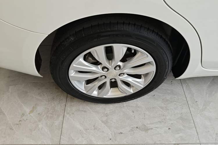 Used Buick GT 2021 Revised Version Flagship 1.5L Automatic Elite Edition Right Rear Wheel Hub